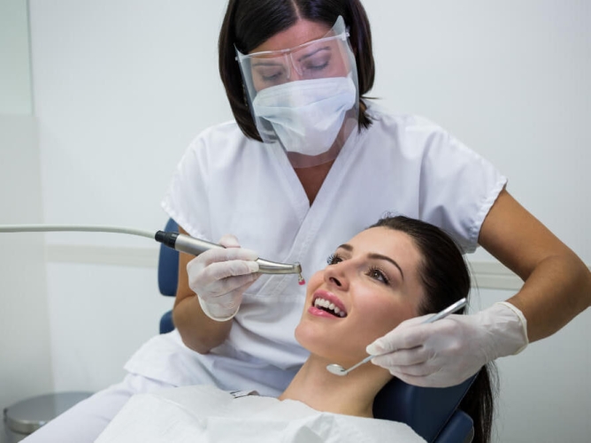 Профессиональная чистка зубов цена