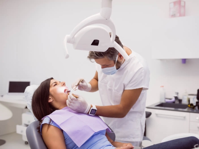 Лечение кариеса цена